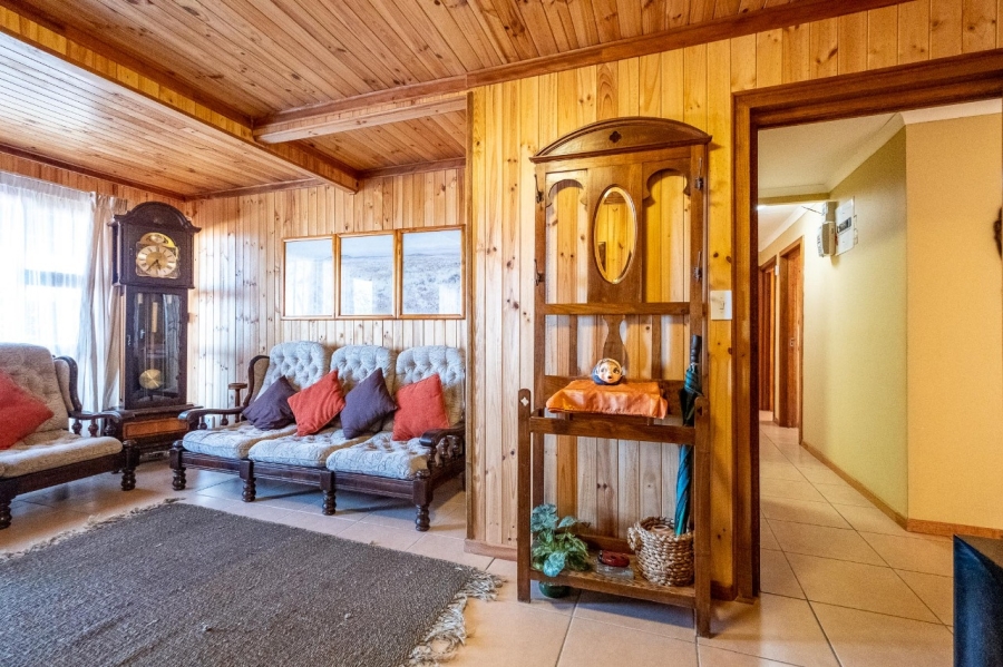 To Let 4 Bedroom Property for Rent in Herolds Bay Western Cape